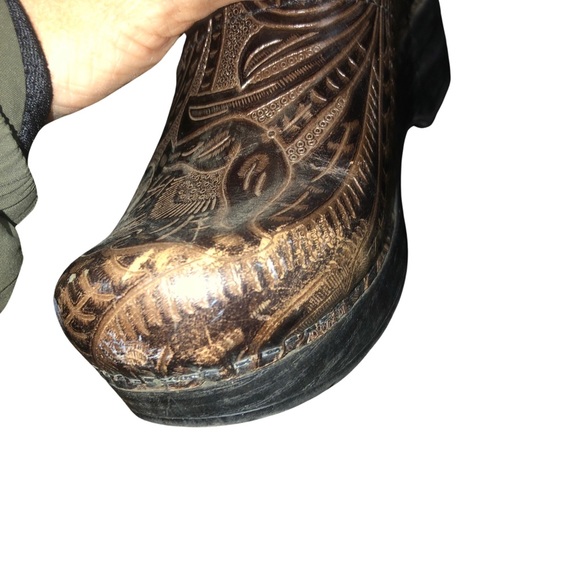 Dansko Clogs Shoes Size 38 US8 Brown Tooled Leather Paisley Floral - Picture 7 of 11